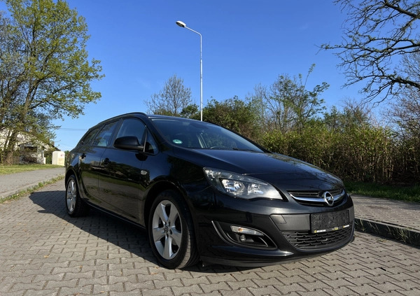 Opel Astra cena 38900 przebieg: 129999, rok produkcji 2015 z Pruchnik małe 781